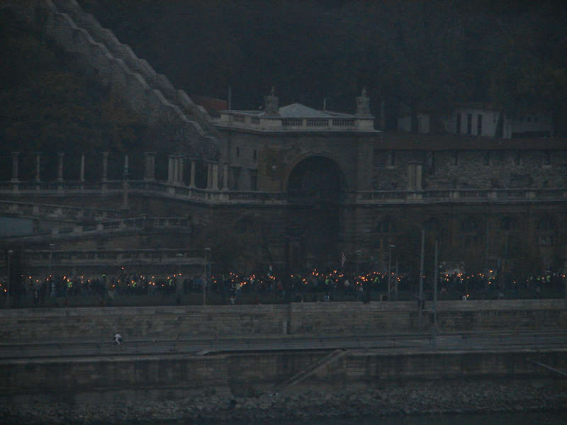 Photo of the torch-lit Memorial March in Budapest on the Eve of 23 October 2008